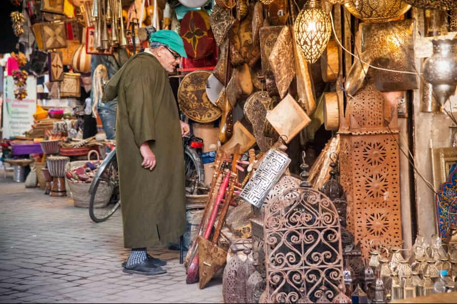 Casablanca: Traditional Souks Shopping Private Tour - Shopping for argan oil, pottery, clothing, and tea