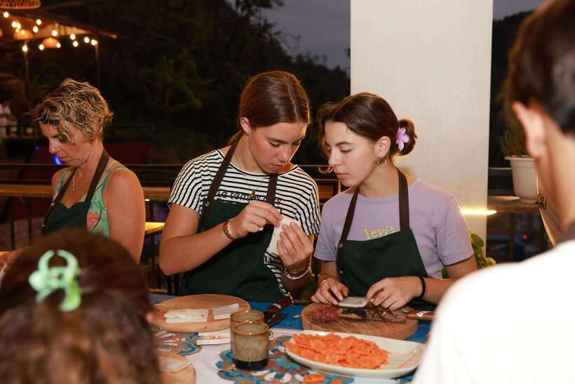 CatBa: Authentic Vietnam Cooking Class and local market tour - From Cat Ba town to the market at 4 PM