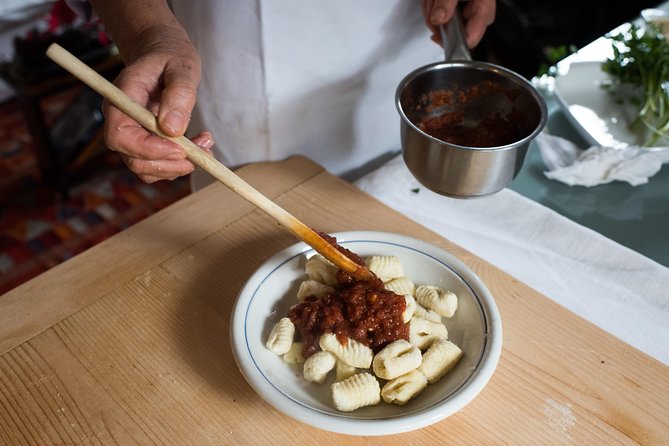 Cesarine: Market Tour & Cooking Class at Local's Home in Lucca - Inside the Cesarina’s Lucca home