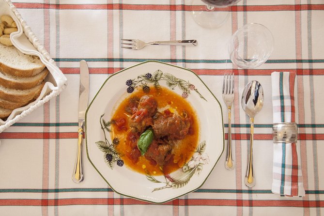 Cesarine: Market Tour & Home Cooking Class in Bari - What you can learn about Puglian food