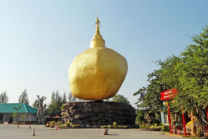 Chachoengsao One Day Trip from Bangkok : Historic Market and Buddhist Temples - Wat Pho Bang Khla and the giant fruit bats