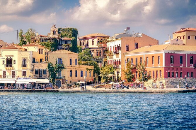 Chania Old Town, Public Market and Chrisopigi Monastery Tour - A strong first view from Venizelos Graves