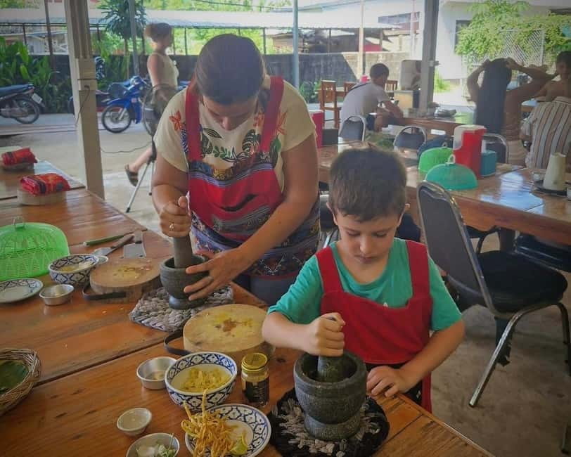 Chiang Mai: Cooking Class, Market & Thai Herbs Garden Tour - Eating in the garden makes the finish feel earned