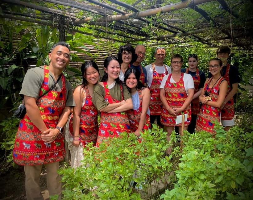 Chiang Mai: Cooking Class, Market & Thai Herbs Garden Tour - The market stop puts Thai ingredients in context