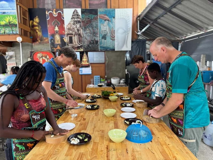 Chiang Mai: Cooking Class with Market and Pickup - Why $25 is strong value