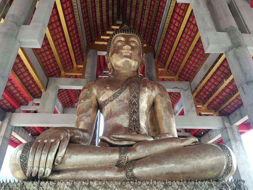 Chiang Mai: Elephants, Sticky Waterfalls, Market and Temple - A local lunch before the elephant visit