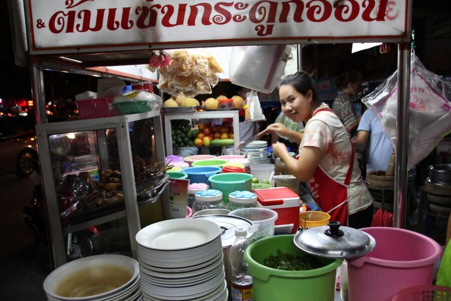 Chiang Mai: Evening Local Street Food Market Tour - Transport, timing, and the traffic tradeoff