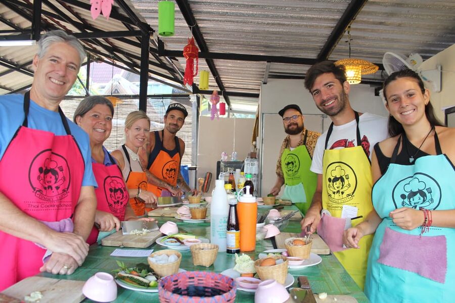 Chiang Mai: Half Day Evening Cooking Class with Market Tour - The open-air kitchen and evening comfort