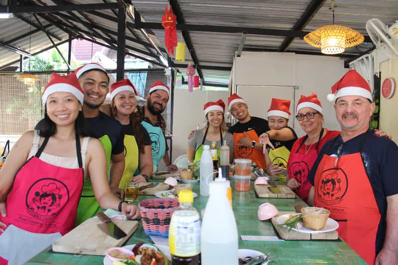 Chiang Mai: Half Day Evening Cooking Class with Market Tour - Making curry paste the traditional way