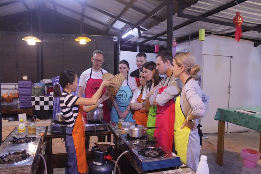 Chiang Mai: Half Day Morning Cooking Class with Market Tour - Five Dishes, One Personal Menu