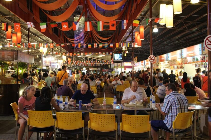 Chiang Mai: Kalare Night Bazaar Boxing Stadium Muay Thai - The wai khru gives the night a Thai foundation