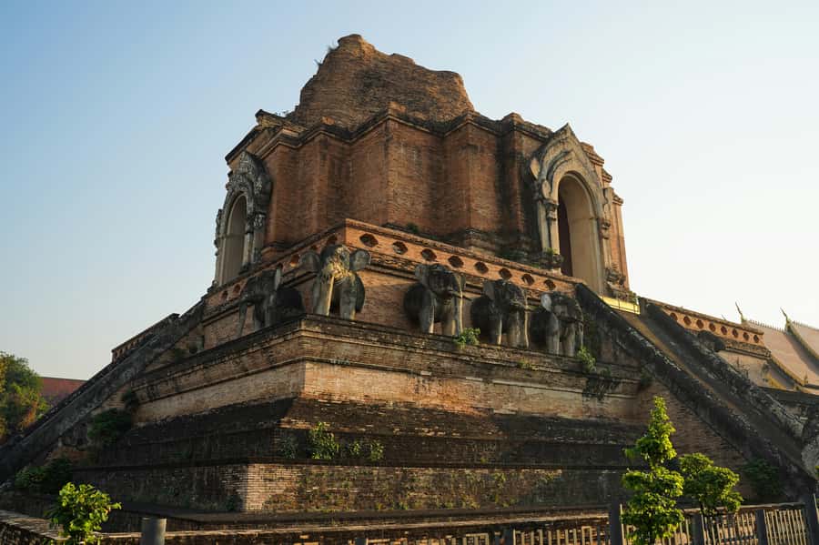 Chiang Mai Light: Tuk Tuk Night Tour with Temples & Markets - Why a tuk-tuk works so well after dark