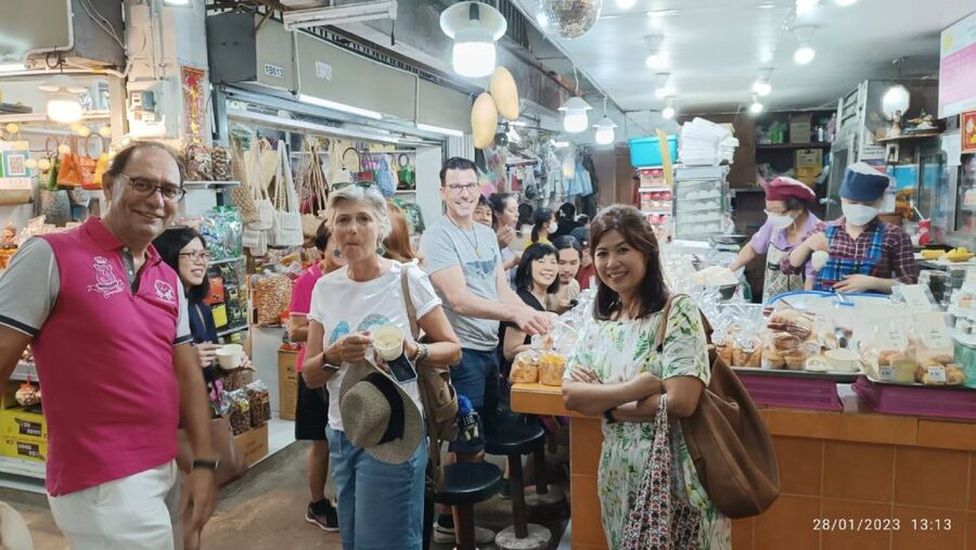 Chiang Mai: Local Food and Markets Guided Walking Tour - Go Neng serves Chiang Mai’s playful fried dough
