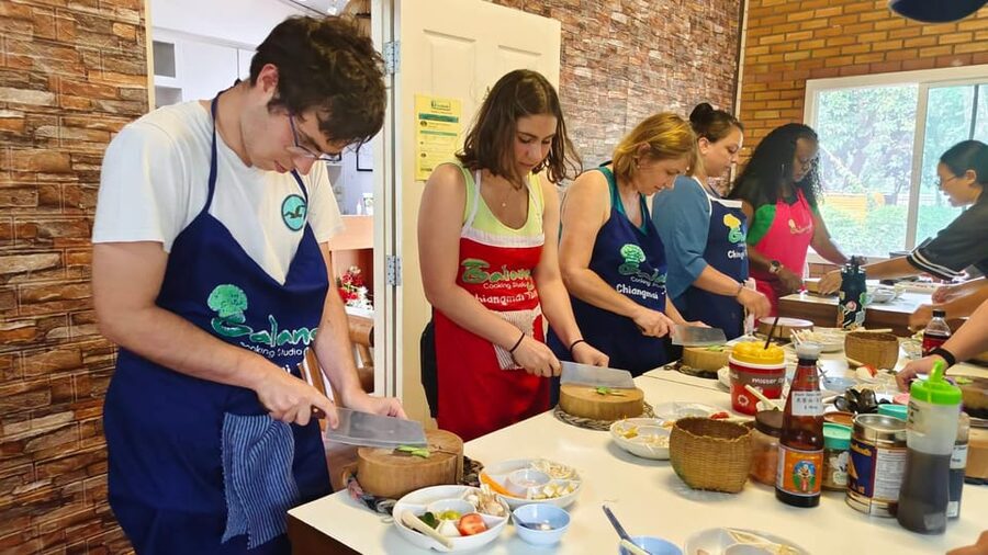 Chiang Mai: Morning Cooking Class with Market Visit - What the instruction is like
