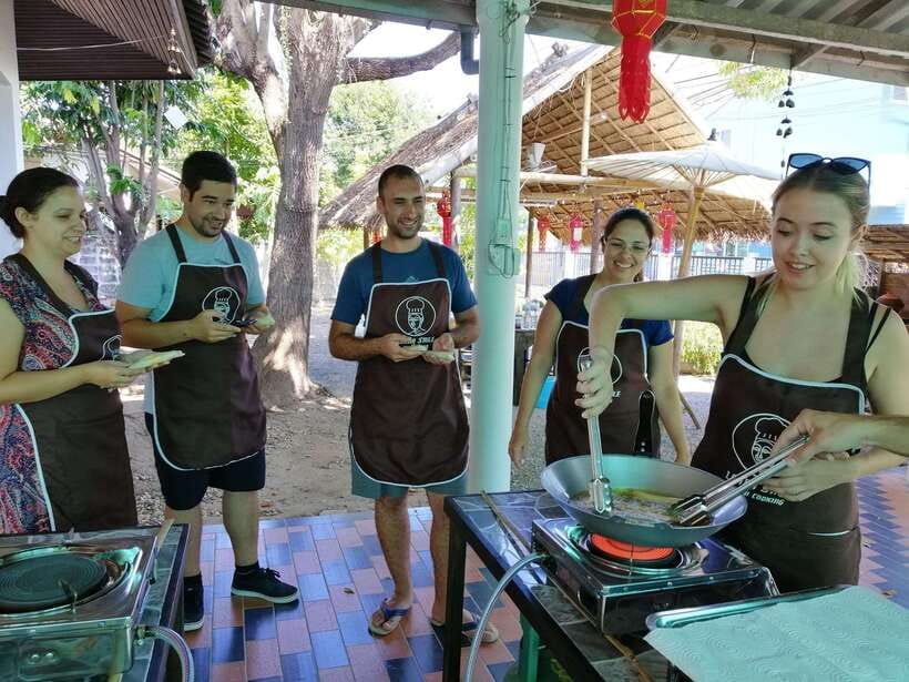 Chiang Mai: Thai Cooking and Market Tour with Lanna Smile - A market morning or evening in Chiang Mai