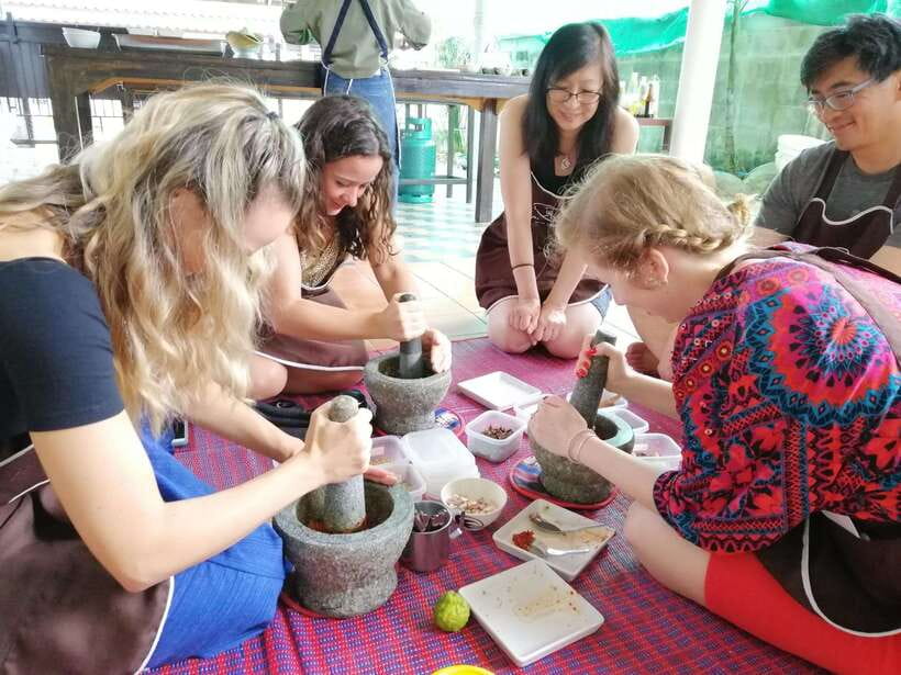 Chiang Mai: Thai Cooking and Market Tour with Lanna Smile - Practical booking advice