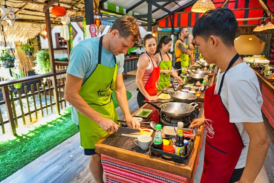 Chiang Mai: Traditional Thai-Akha Cooking Class& Market Tour - The cooking style and atmosphere