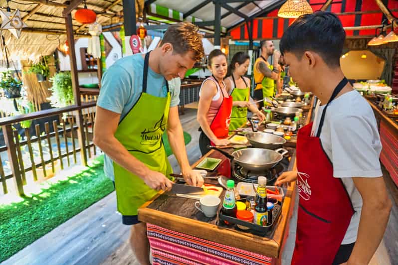 Chiang Mai: Traditional Thai-Akha Cooking Class& Market Tour - Starting at the market