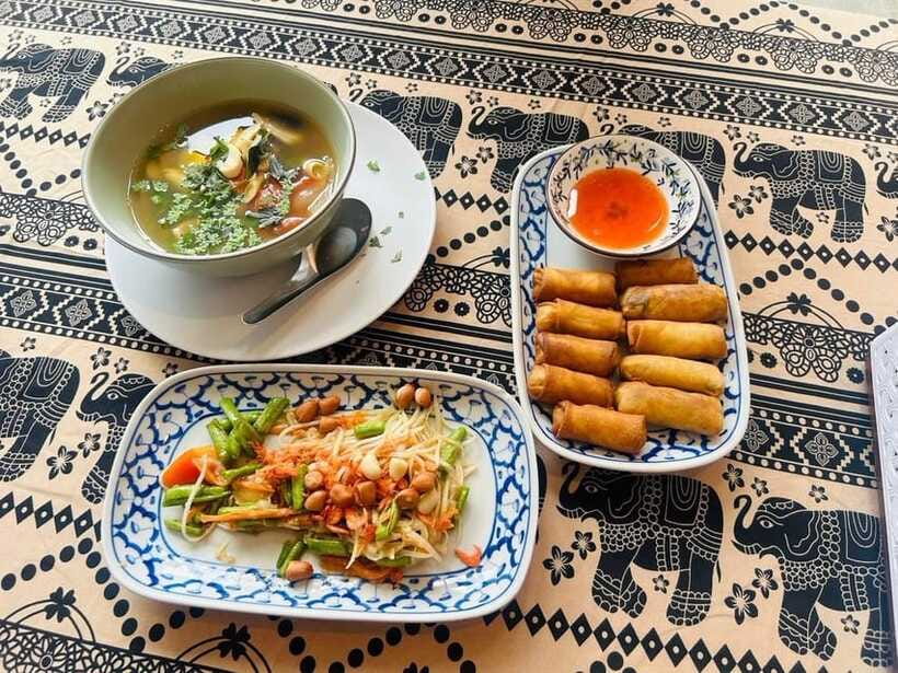 Chiang Mai: Traditional Thai Cooking Class with Market Tour - Sticky rice with mango and the meal at the end