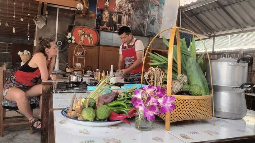 Chiang Mai: Traditional Thai Cooking Class with Market Tour - The instructors make the difference