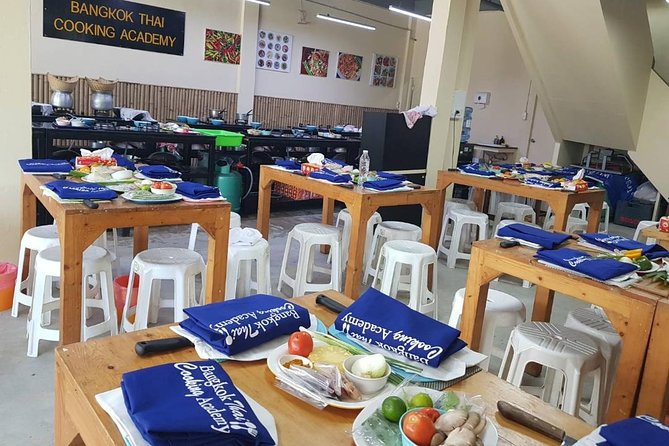 Choose 5 Dishes: Half-Day Cooking Class in Sukhumvit with Market Tour - The full meal is part of the value