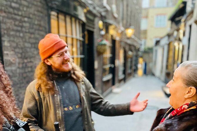 Christmas Lights and Markets Guided Walking Tour with Mulled Wine - The mulled wine stop
