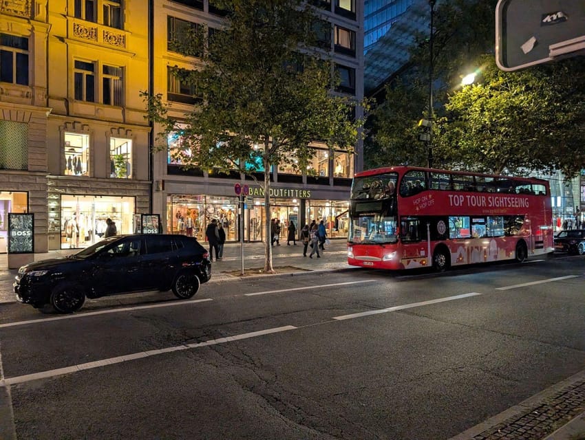 Christmas market lights tour bus through Berlin, free mulled wine (2.5 hours) - The 45-minute stop at Charlottenburg Palace