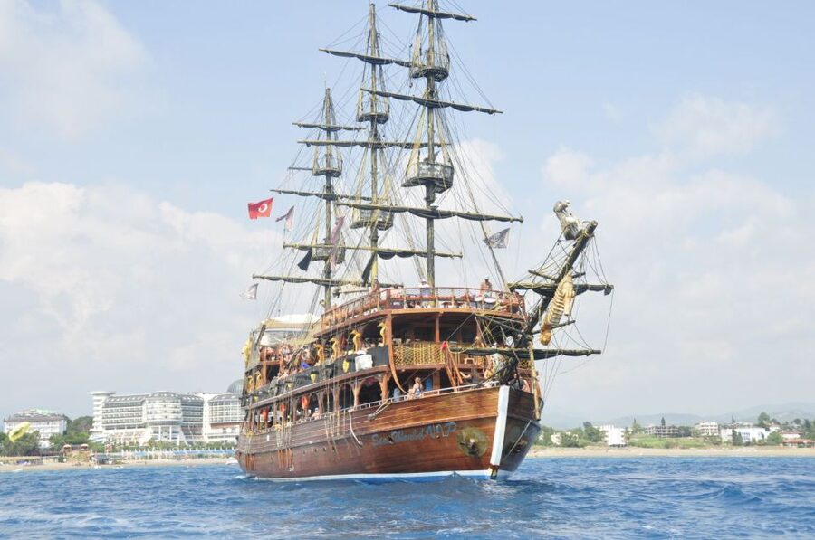 City of Side: Manavgat River Boat Lunch Cruise & Bazaar Tour - How the timing shapes your day