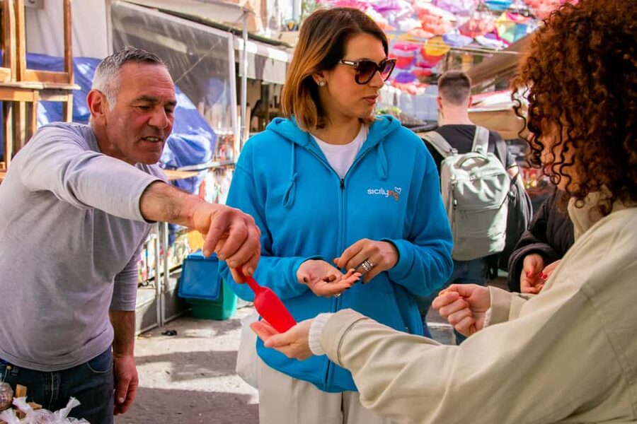 Cooking class, visit to the Catania market and light lunch - FAQ