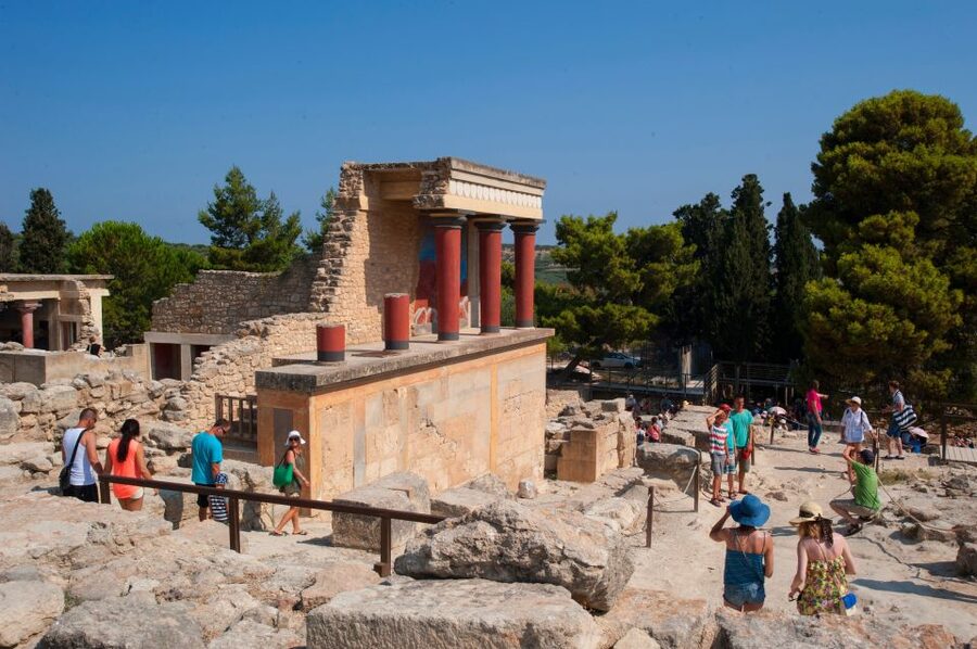 Crete: Knossos Palace, Heraklion City, Market Guided Tour - Languages, guides, and the shape of the day