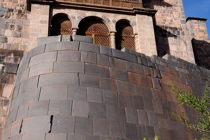 Cusco City Sightseeing, San Pedro Market, Cathedral and Qorikancha Temple - How the bilingual format affects your afternoon