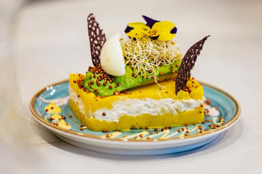 Cusco: Peruvian Cooking Class, Cocktails & Local Market Tour - Making the first pisco cocktail