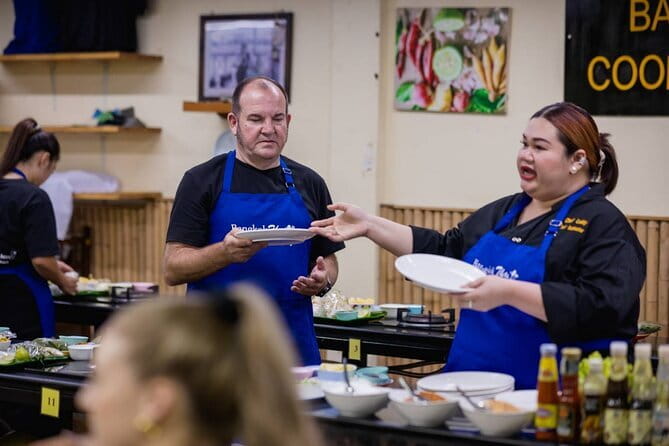Customizable Thai Cooking Class with Onnuch Market in Bangkok - Learning curry paste, soups, noodles, and dessert