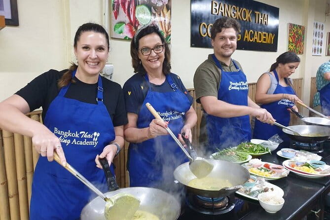 Customizable Thai Cooking Class with Onnuch Market in Bangkok - Choosing ingredients at On Nut Fresh Market