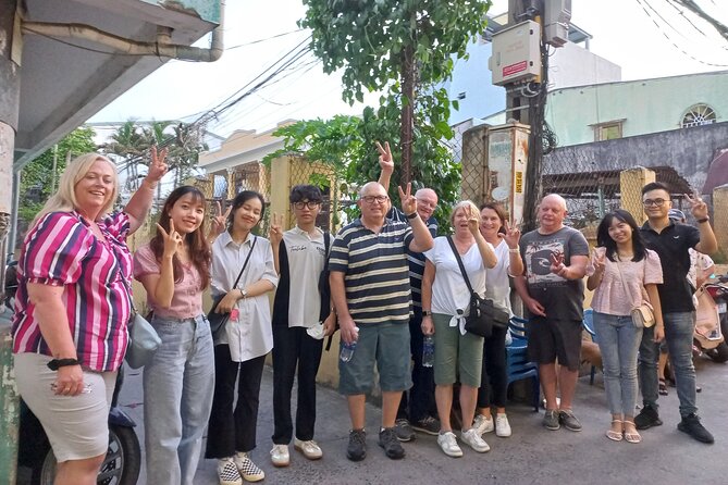 Da Nang By Night: Seafood dinner, night market and cruise trip - Seafood dinner and a simple local meal