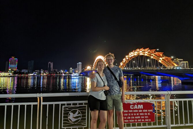 Da Nang By Night: Seafood dinner, night market and cruise trip - Bargaining at Da Nang’s night market