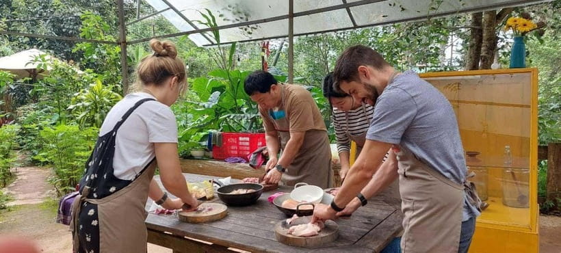 Dalat: Home Cooking Class with Central Market Tour - Choosing your starter and two main dishes