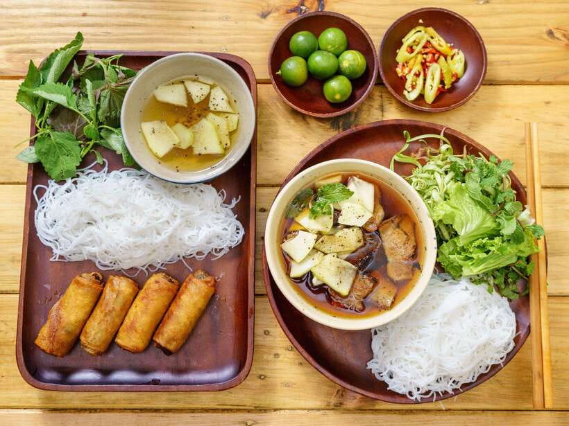 Dalat: Home Cooking Class with Central Market Tour - Cooking with Ms. Son at the garden kitchen