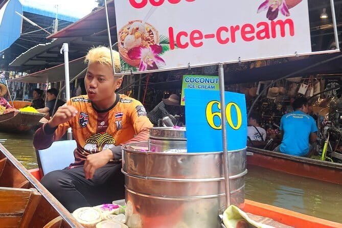 Damnoen Saduak Famous Floating Market and Mea Klong Railway Tour - Mae Klong Railway Market: when the train takes over
