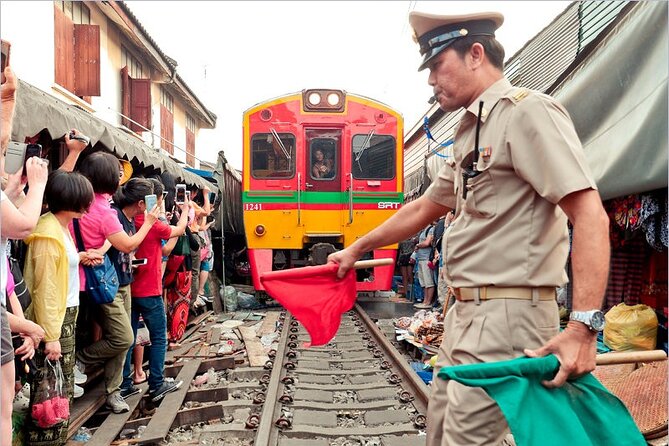 Damnoen Saduak Floating Market Car Service (no guide) - Why a private driver changes the day