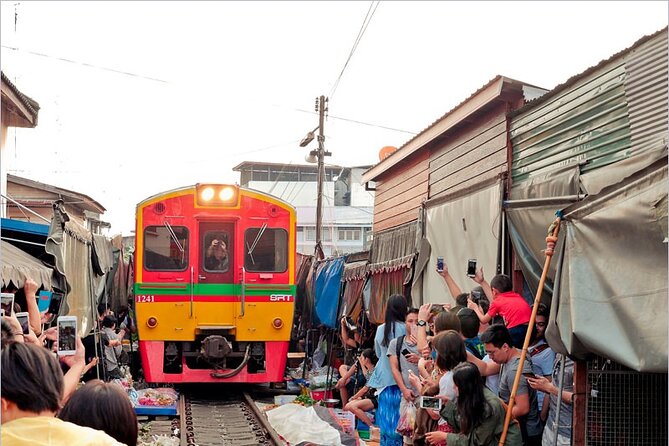 Damnoen Saduak Floating Market Car Service (no guide) - Who will enjoy this service most