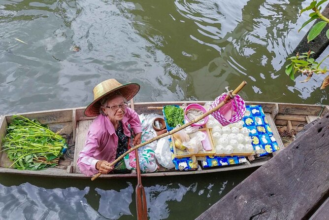 Damnoen Saduak Floating Market & Maeklong Market Tour frm Bangkok - Two famous markets, two very different scenes