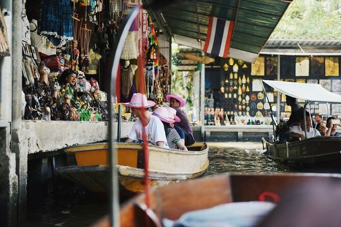 Damnoen Saduak Floating Market & Maeklong Market Tour frm Bangkok - The road time is part of the deal