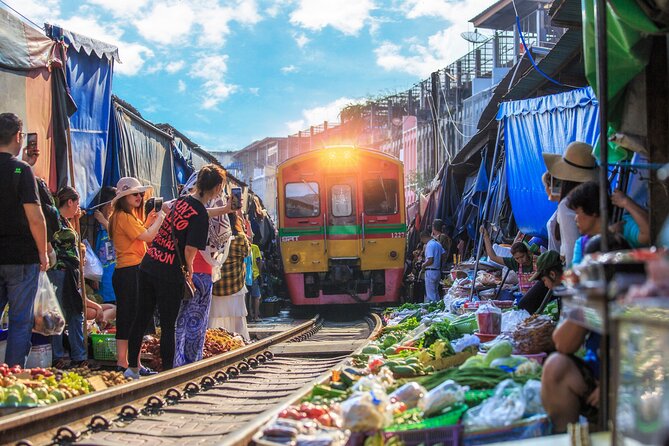 Damnoen Saduak Floating Market & Maeklong Railway From Bangkok - The market stalls and the brief burst of action