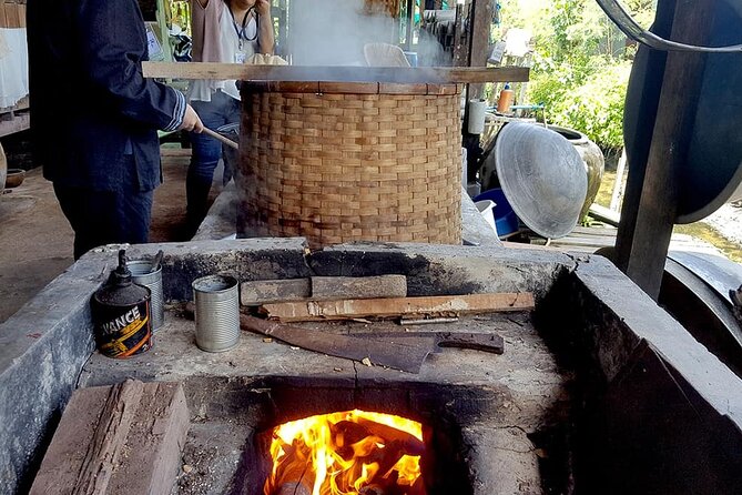 Damnoen Saduak Floating Market & Maeklong Railway Market Tour From Bangkok - Timing, food, clothing, and comfort