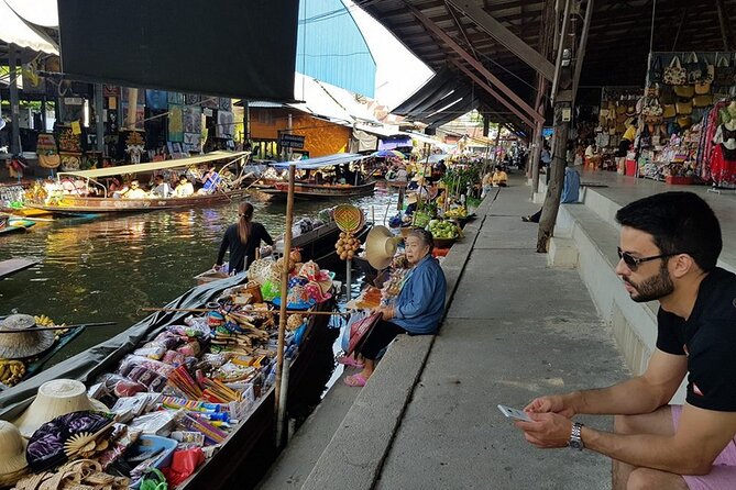 Damnoen Saduak Floating Market & Maeklong Train Market Tour - Two markets, two very different scenes