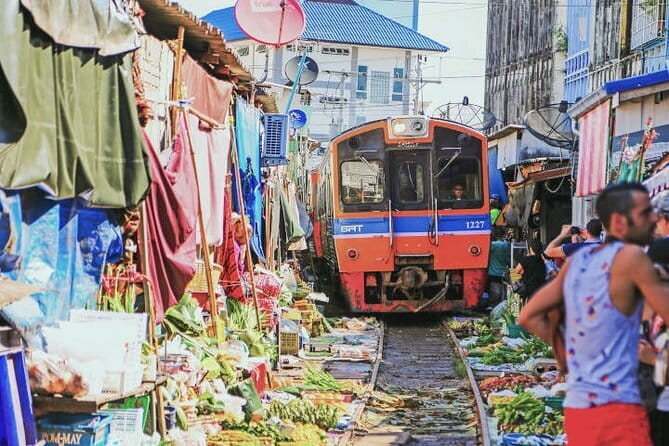Damnoen Saduak Floating Market & Railway Market Tour from Bangkok - Two famous markets, two very different scenes