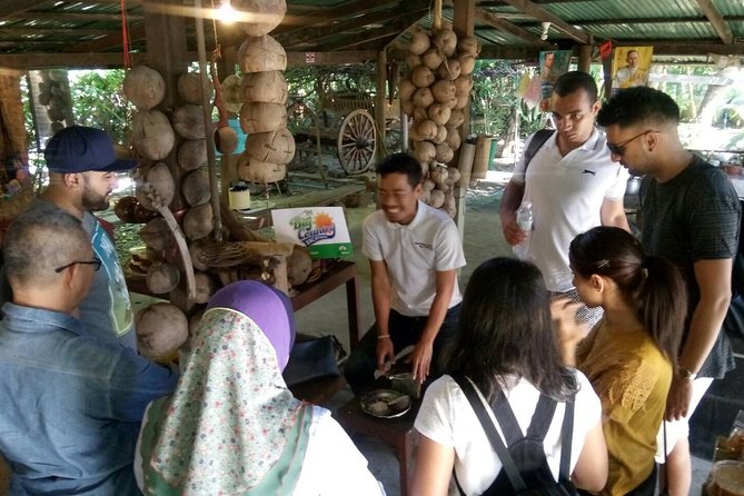Damnoen Saduak Floating Market Small Group Tour - The occasional extra market stop