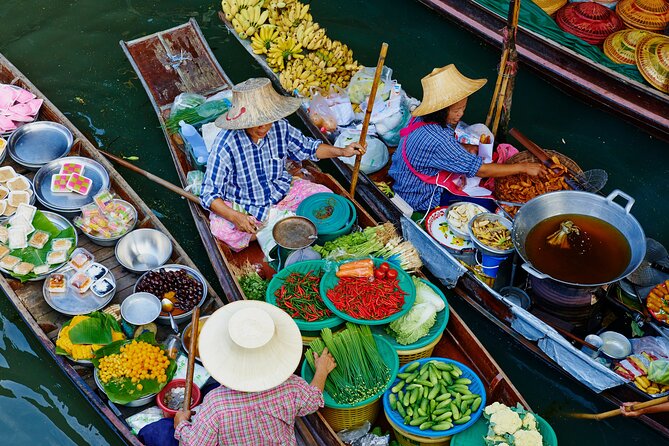 Damnoen Saduak Floating Market with Paddle Boat Ride (ex Bangkok) - Boarding the paddle boat at Damnoen Saduak