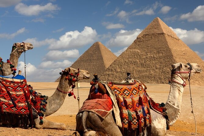 Day Tour To Giza Pyramids & Egyptian Museum & Khan El Khalili Bazaar - The Great Sphinx and the pyramid panorama